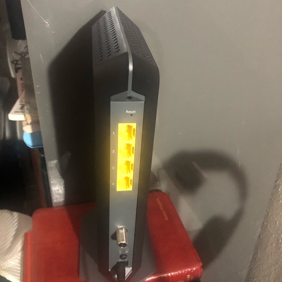 NETGEAR Nighthawk CM1200 DOCSIS 3.1 Multi-Gig Cable Modem, 4 Ethernet ports - Picture 6 of 13